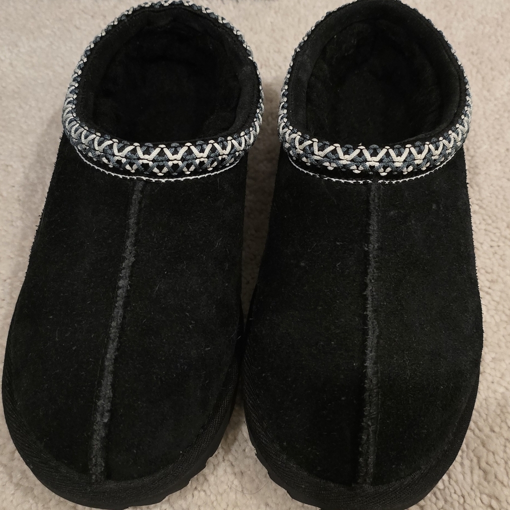 UGG Black One Piece Cozy Slippers with Fleece Lining